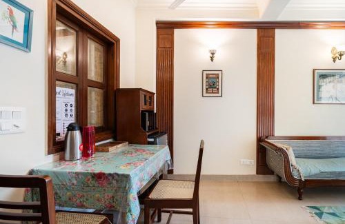 Hauz Khas Village Appartement | Blue Sky 1 Bedroom Apartment with a fort view