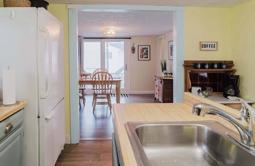 Wells Beach Maison | Blue Tides Summary: B