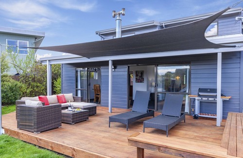 Richmond Heights Maison | Blue Velvet Cottage - Lake Taupo Holiday Home, LAKE TAUPO