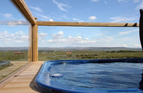 Reykholt Cabine | Blue View Cabin 3B with Hot Tub