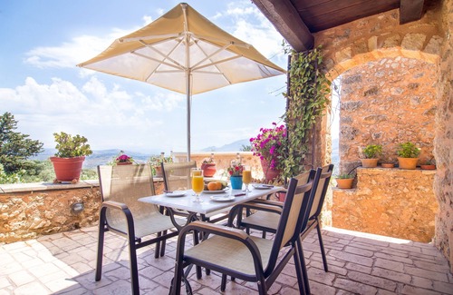 Samonas Maison | Villa bleue Mantzourana - 1 chambre - 2 balcons - Vue mer et montagne