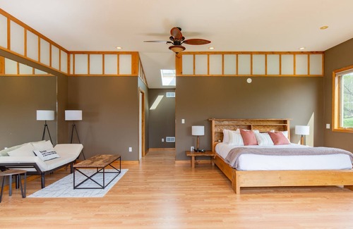 Allenwood Cabine | BLUE WATER LODGE ~ Sleeps 30 ~ Stunning Pond w/ Fish