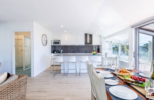 Salamander Bay Maison | Blue Waters 7 Cook St - Dog Friendly and Water Views