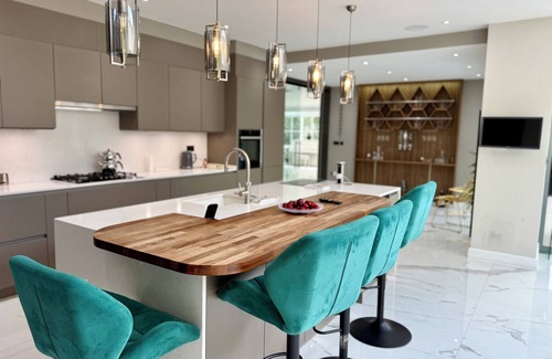 Bumble's Green Villa | Bluebell House