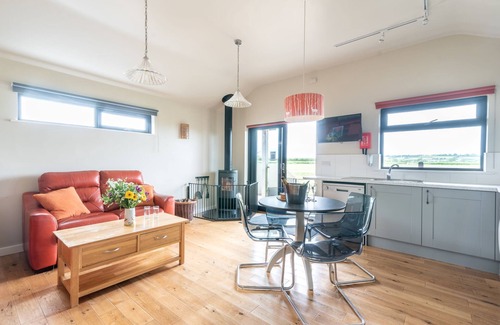 Cheddar Cabine | Bluebell Lodge - Sleeps 4/5 with Private Hot Tub