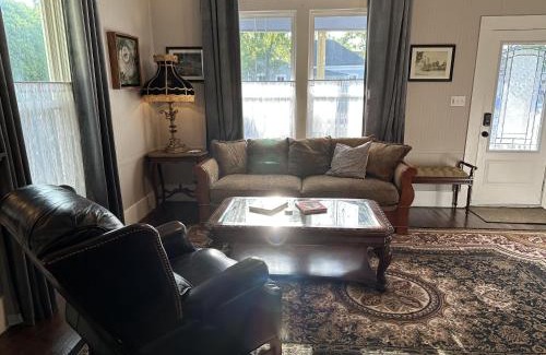 Taylor Maison | Blueberry Bungalow - Locally Run! Enjoy our PS5!