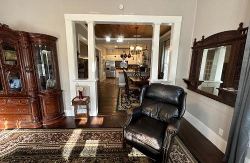 Taylor Maison | Blueberry Bungalow - Locally Run! Enjoy our PS5!