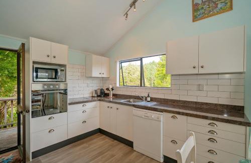 Onemana Maison | Bluebird Bach - Onemana Holiday Home