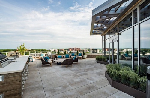 Woodmont Triangle Appartement | Bluebird Suites near Chevy Chase