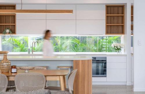 Bokarina Maison | Bluebird Villa - 3min Stroll to Bokarina Beach