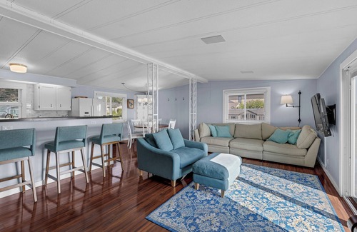 Waterford Cottage | Bluegill Cottage-Warmer Days, Escape the City & Enjoy a Peaceful Spring Retreat by the Water!