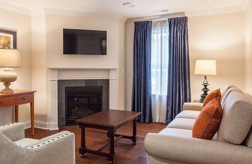 Williamsburg Copropriété | Bluegreen Patrick Henry Square 1br suite, Friday check-in