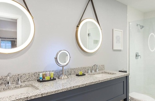 Cannonborough Elliotborough Station Balnéaire | Bluegreen's King 583 Resort - 1 Bd. – Historic Charleston with a Modern Twist