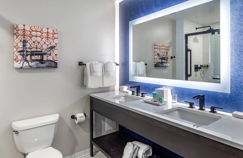 The Loop Hôtel | Bluegreen Vacations Hotel Blake, Ascend Resort Collection