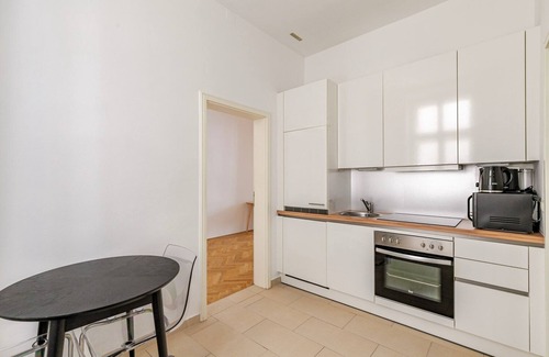 Alsergrund Appartement | Blueground | Alsergrund, nr Belvedere & Opera