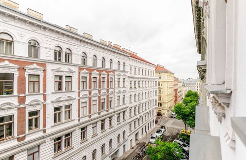 Alsergrund Appartement | Blueground | Alsergrund, nr Belvedere & Opera