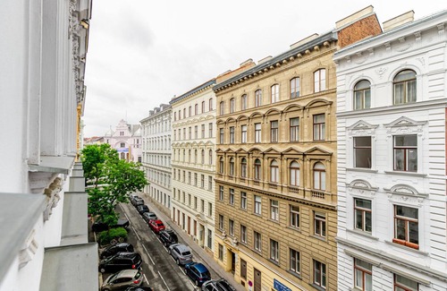 Alsergrund Appartement | Blueground | Alsergrund, nr Belvedere & Opera