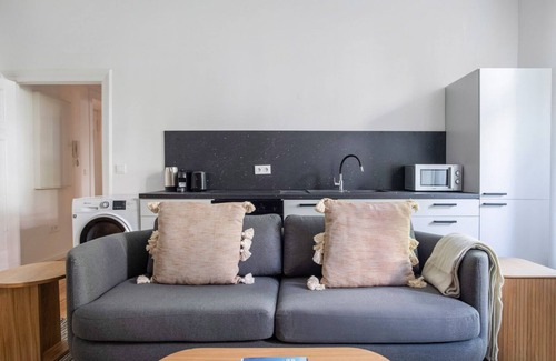 Alt-Treptow Appartement | Blueground | Alt-Treptow, balcony, nr Spreeufer