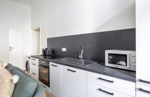 Alt-Treptow Appartement | Blueground | Alt-Treptow, balcony, nr Spreeufer