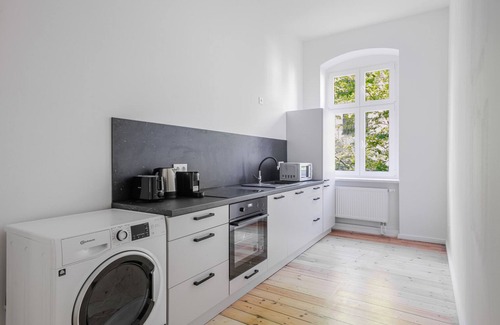 Alt-Treptow Appartement | Blueground | Alt-Treptow, balcony, nr Spreeufer