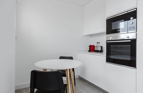 Alvalade Appartement | Blueground | Alvalade, balcony, elev, a/c & washer