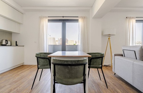 Casal da Ladeira Appartement | Blueground | Alvalade, balcony, nr Campo Pequeno