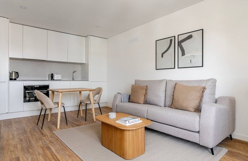 Casal da Ladeira Appartement | Blueground | Alvalade, balcony, nr Campo Pequeno