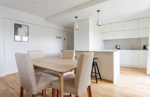 Casal da Ladeira Appartement | Blueground | Alvalade, balcony, nr Gulbenkian