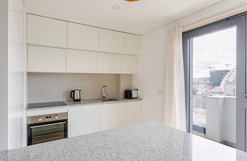Casal da Ladeira Appartement | Blueground | Alvalade, balcony, nr Gulbenkian