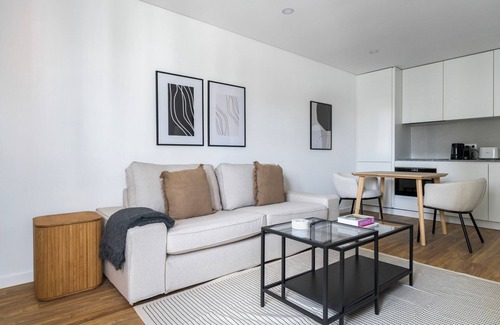 Casal da Ladeira Appartement | Blueground | Alvalade, balcony, nr Campo Pequeno