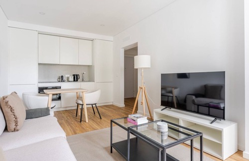 Casal da Ladeira Appartement | Blueground | Alvalade, balcony, nr Campo Pequeno