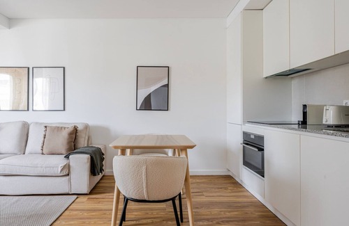 Casal da Ladeira Appartement | Blueground | Alvalade, balcony, nr Campo Pequeno