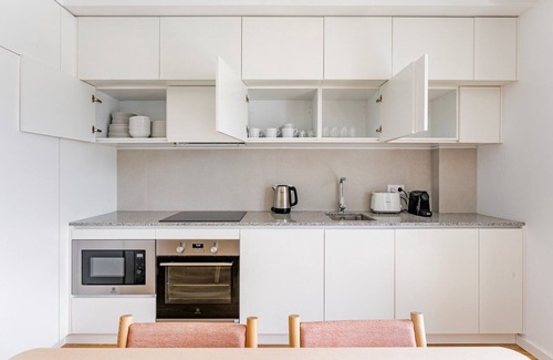 Casal da Ladeira Appartement | Blueground | Alvalade, balcony, nr Campo Pequeno