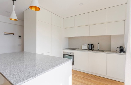 Casal da Ladeira Appartement | Blueground | Alvalade, balcony, nr Campo Pequeno