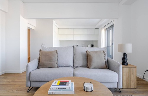 Casal da Ladeira Appartement | Blueground | Alvalade, balcony, nr Campo Pequeno