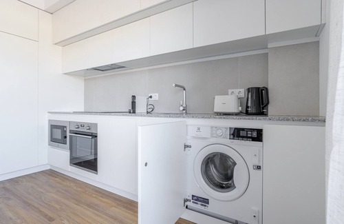 Casal da Ladeira Appartement | Blueground | Alvalade, balcony, nr Campo Pequeno