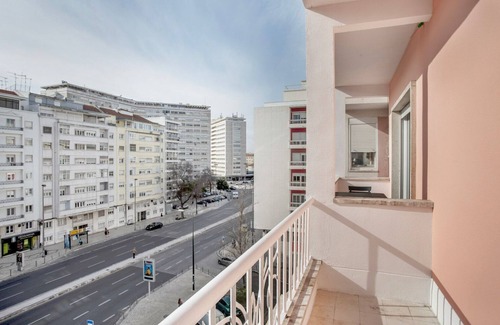 Alvalade Appartement | Blueground | Alvalade, furnished, balcony
