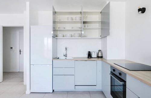 Levallois-Perret Appartement | Blueground | Anatole-France, furnished & equipped