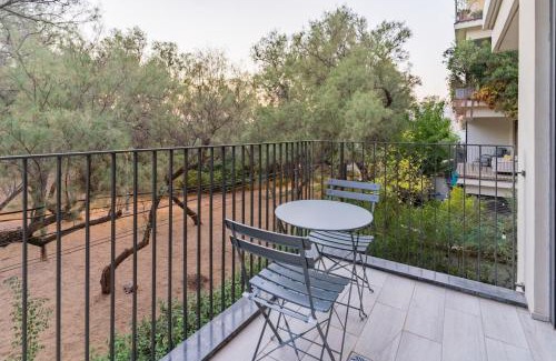 Tel Aviv Appartement | Blueground at Ramat HaHayal, Garden view, Balcony