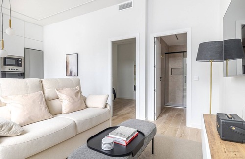 Cotos Appartement | Blueground | Castilla, AC & w/d, nr Retiro