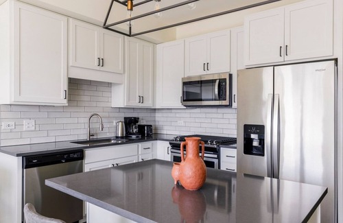 Elmhurst Appartement | Blueground | Elmhurst, pool, nr Elmhurst Art Museum
