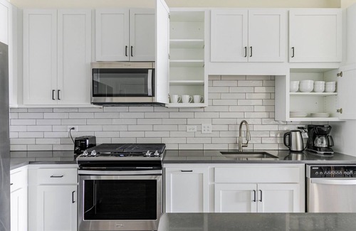 Elmhurst Appartement | Blueground | Elmhurst, pool, nr Elmhurst Art Museum