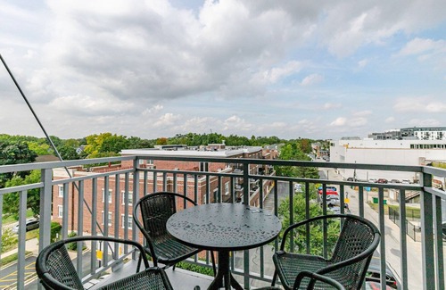 Elmhurst Appartement | Blueground | Elmhurst, pool, nr Elmhurst Art Museum