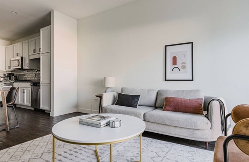 Elmhurst Appartement | Blueground | Elmhurst, pool & gym, nr parks