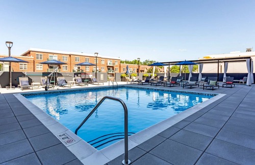 Elmhurst Appartement | Blueground | Elmhurst, pool, nr Elmhurst Art Museum
