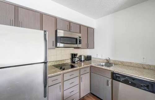 Gateway Appartement | Blueground Gateway pool gym near movies ATX-250