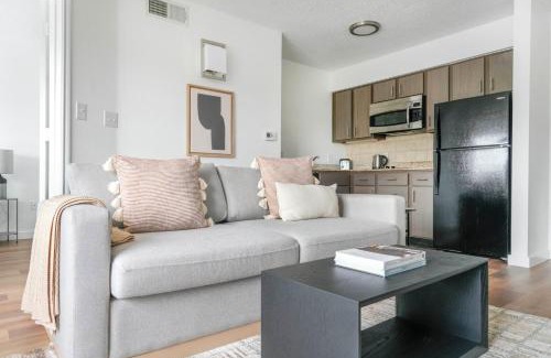 Gateway Appartement | Blueground Gateway pool gym close to shops ATX-252
