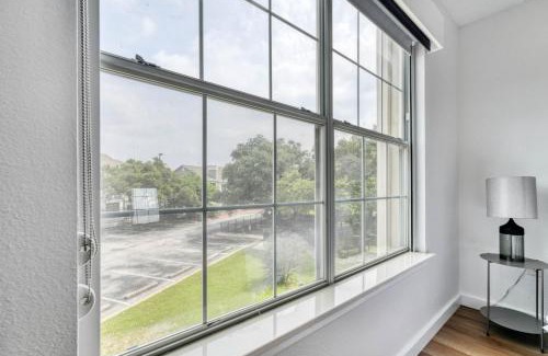 Gateway Appartement | Blueground Gateway pool gym close to shops ATX-252