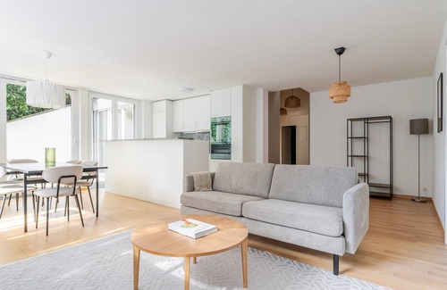 Hirslanden Appartement | Blueground | Hirslanden, balcony, nr Zürich Lake