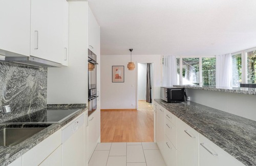 Hirslanden Appartement | Blueground | Hirslanden, balcony, nr Zürich Lake